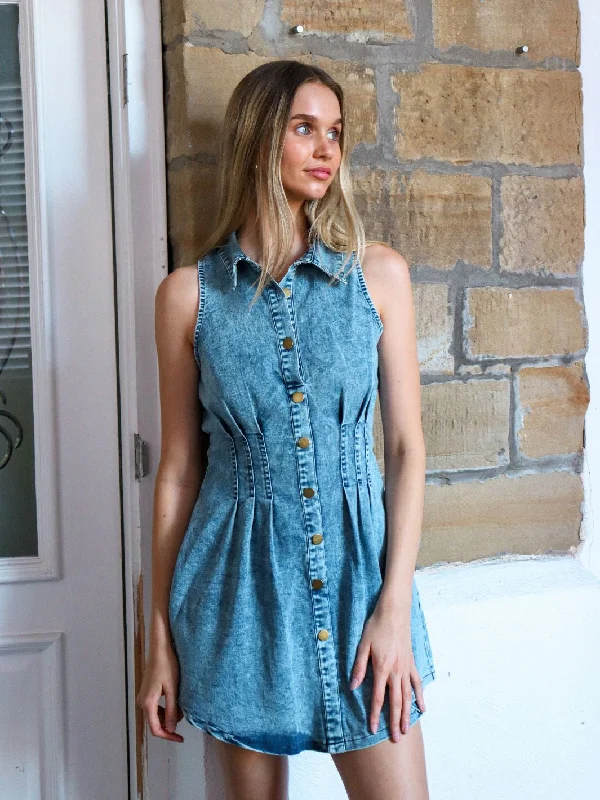 SLEEVELESS DENIM FIT